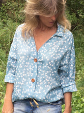 Cargar imagen en el visor de la galería, BUTTERFLY SHIRT
